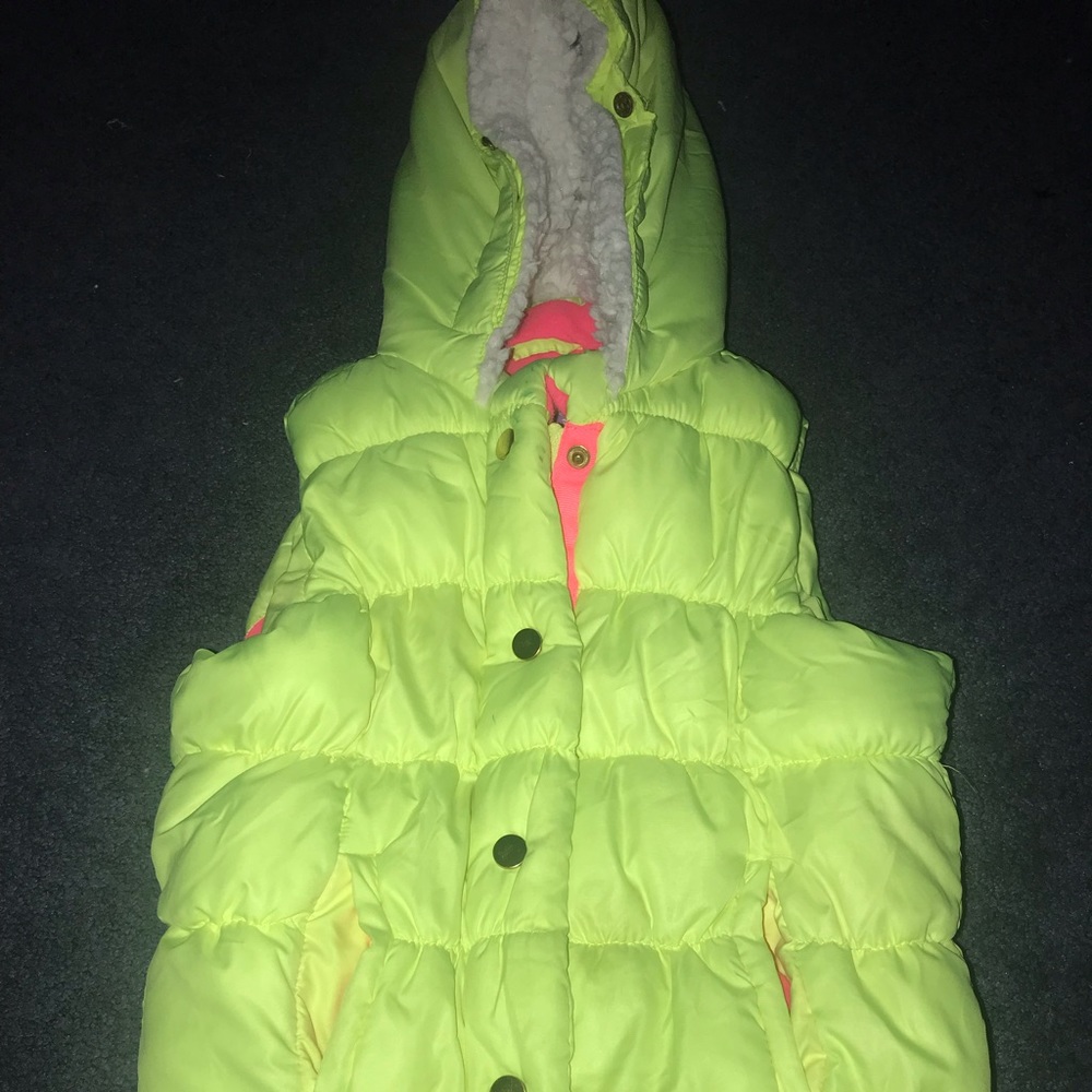 Girls puffer vest with hood
